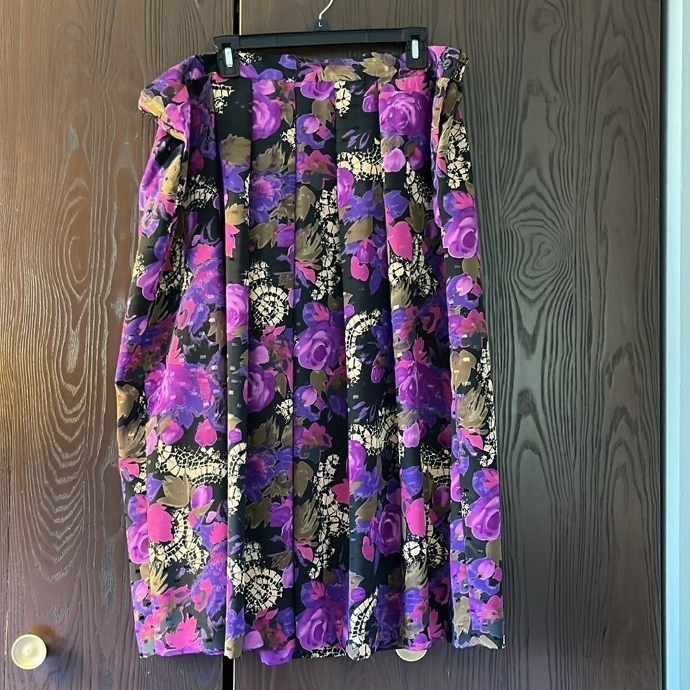 Fitting Image 2 pc. Black/ purple/ gold skirt and top. Size 22W. Beautiful - Picture 4 of 14